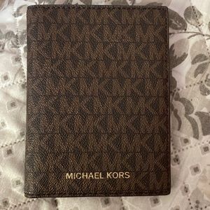 Michael Kors Bi-Fold wallet